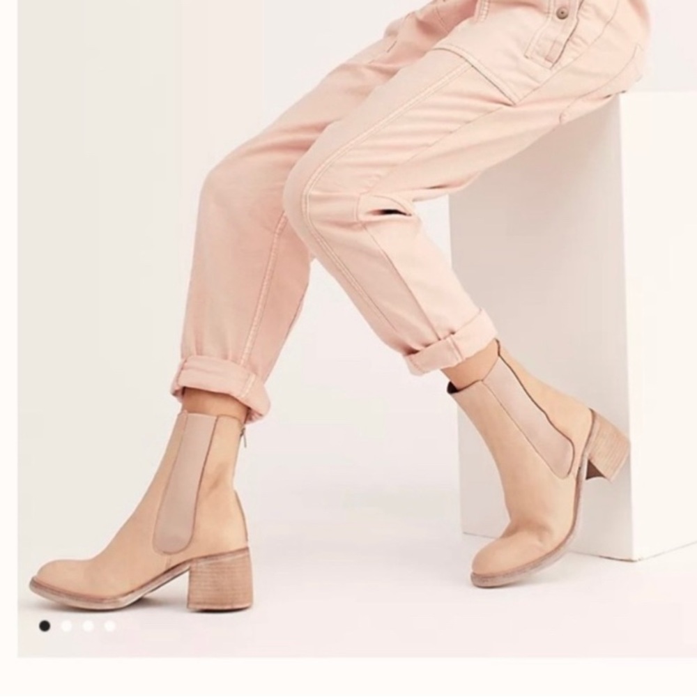 Free People Essential Chelsea Boot Size 41EU = Womens 11
